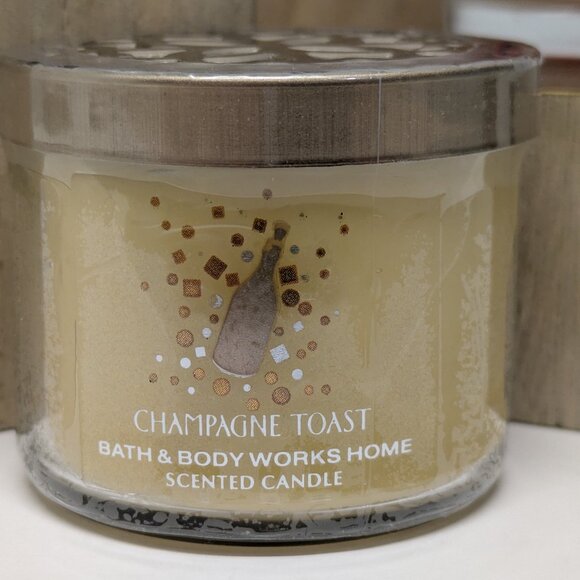 NEW! Bath & Body Works 4pc Mini Candle Set - Snowman Holder & 3 Candles - Picture 2 of 5